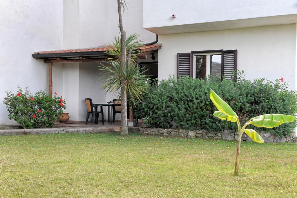 Villaggio Pineta Petto Bianco Capo Vaticano Kamer foto