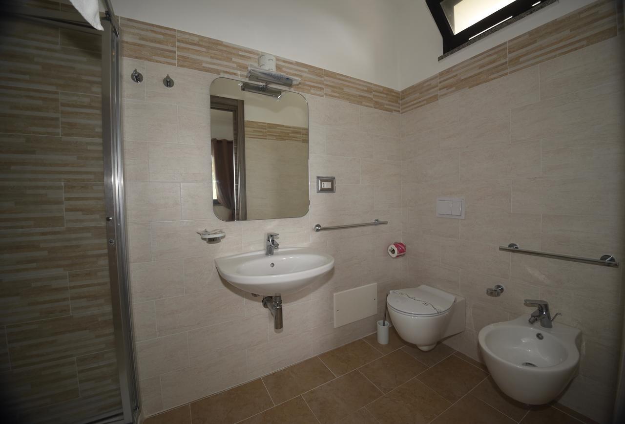 Villaggio Pineta Petto Bianco Capo Vaticano Kamer foto